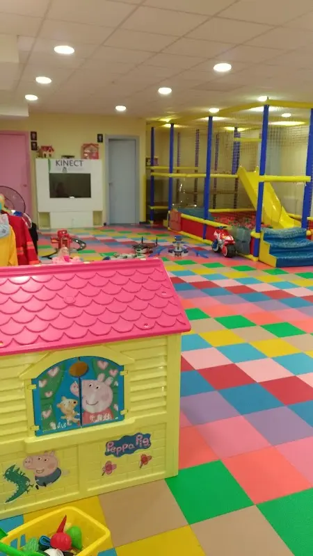 Alatevamida Sala Caperucita Roja