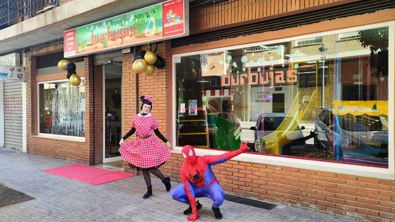 Café BURBUJAS / Parque de bolas