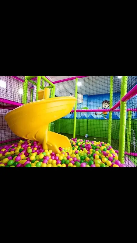 Centro De Ocio Tres En Raya