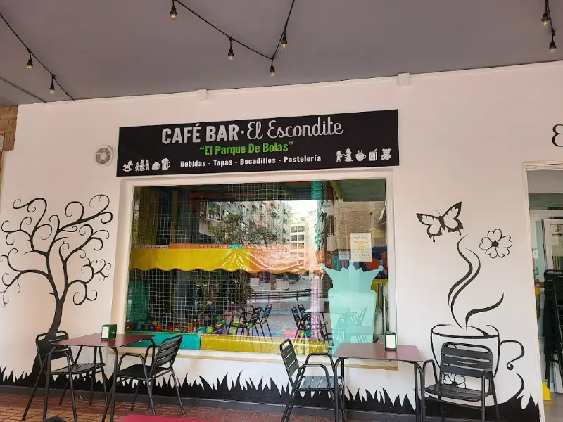 El Escondite parque de bolas