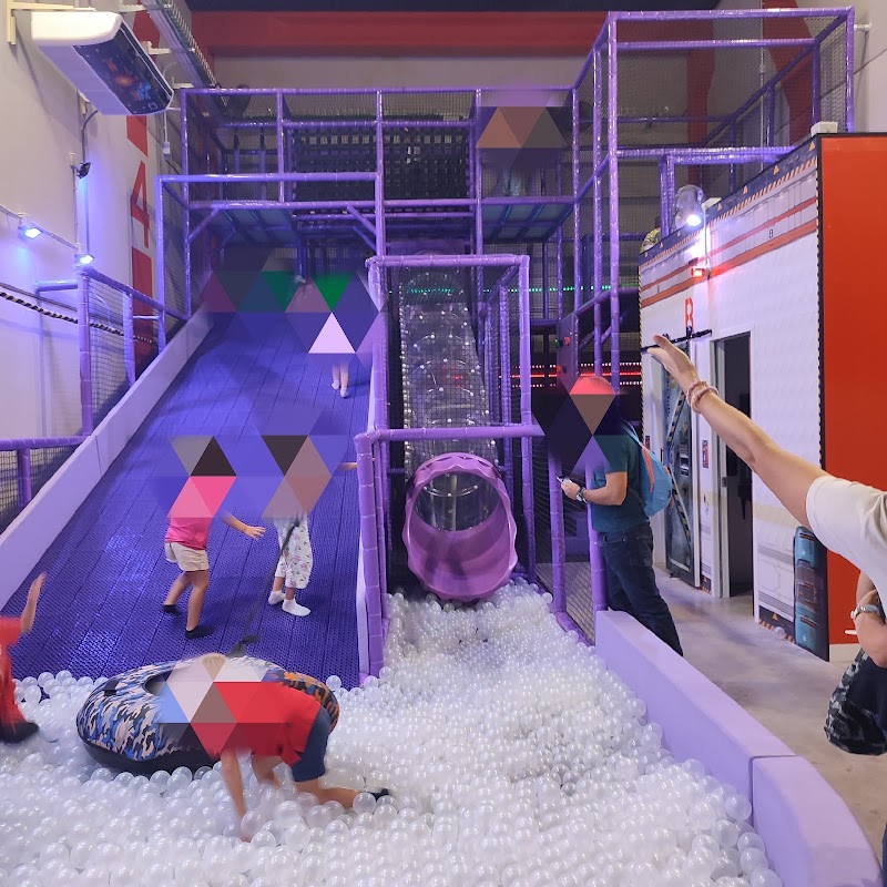 La Galaxia de Enrike y Noa / Parque de bola Sevilla