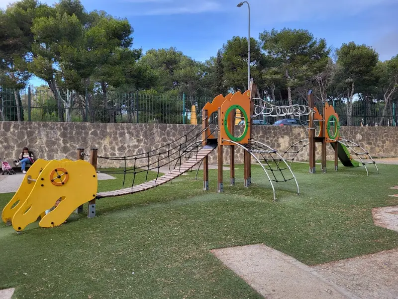 Parque infantil (Playground)